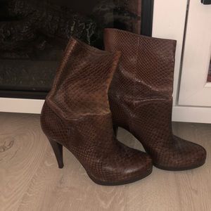 Barley used Cole Haan Nike Air boots, nice brown color!